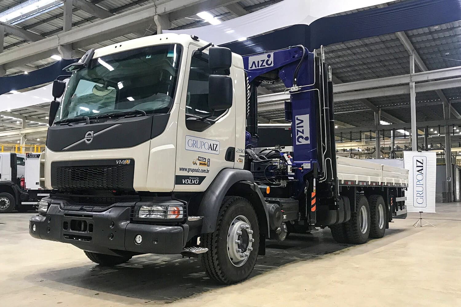 Caminhão Volvo VMX 290 6x4 24/25 Guindaste 45 Trave AIZC