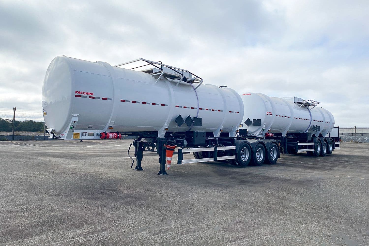 SR Tanque Bitrenzão Articulado 3+3 eixos 62.000L 25/25 FACCHINI
