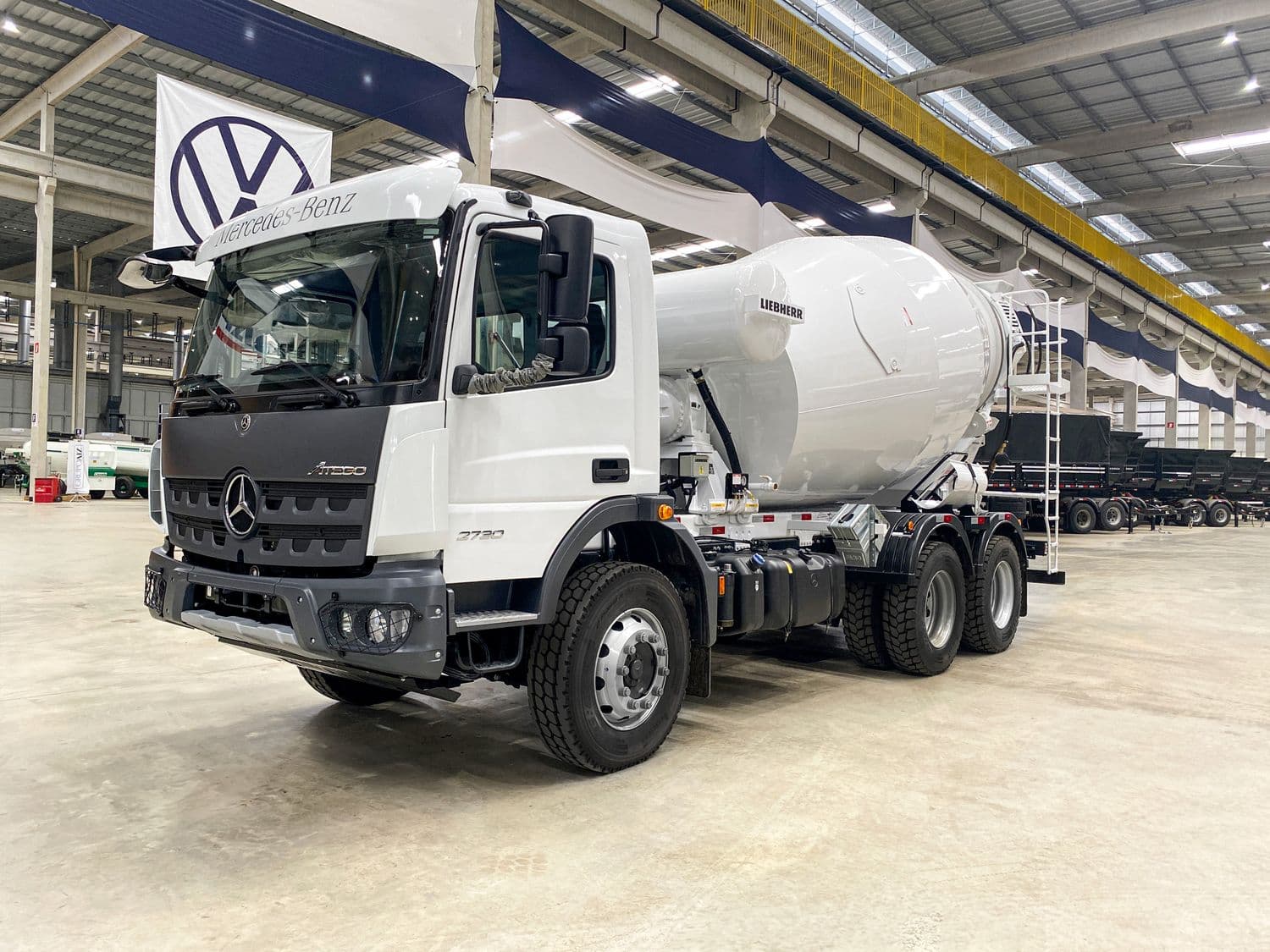 Caminhão Mercedes-Benz Atego 2730 6x4 24/25 Betoneira 8m³ Liebherr