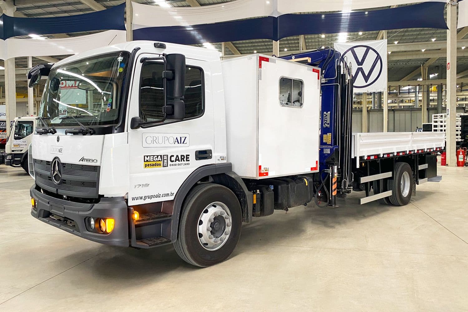 Caminhão MB Atego 1719 4x2 25/25 Guindaste 17 Trave AIZC + Cabine Suplementar